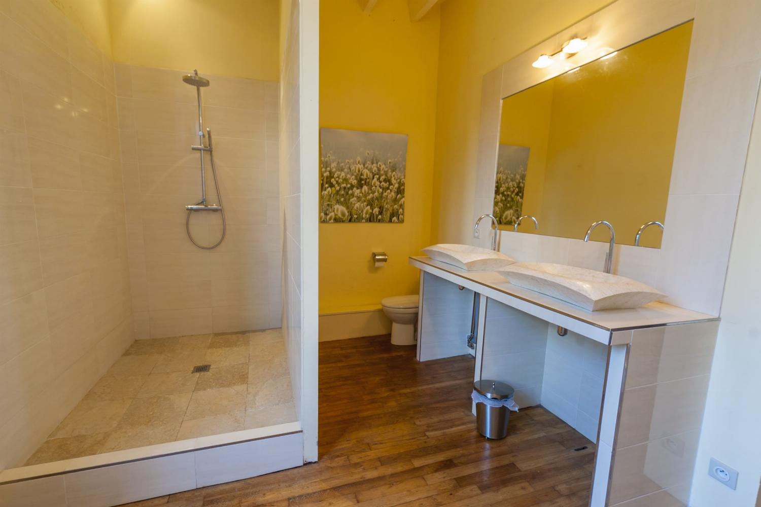 Bathroom | Holiday accommodation in Dordogne