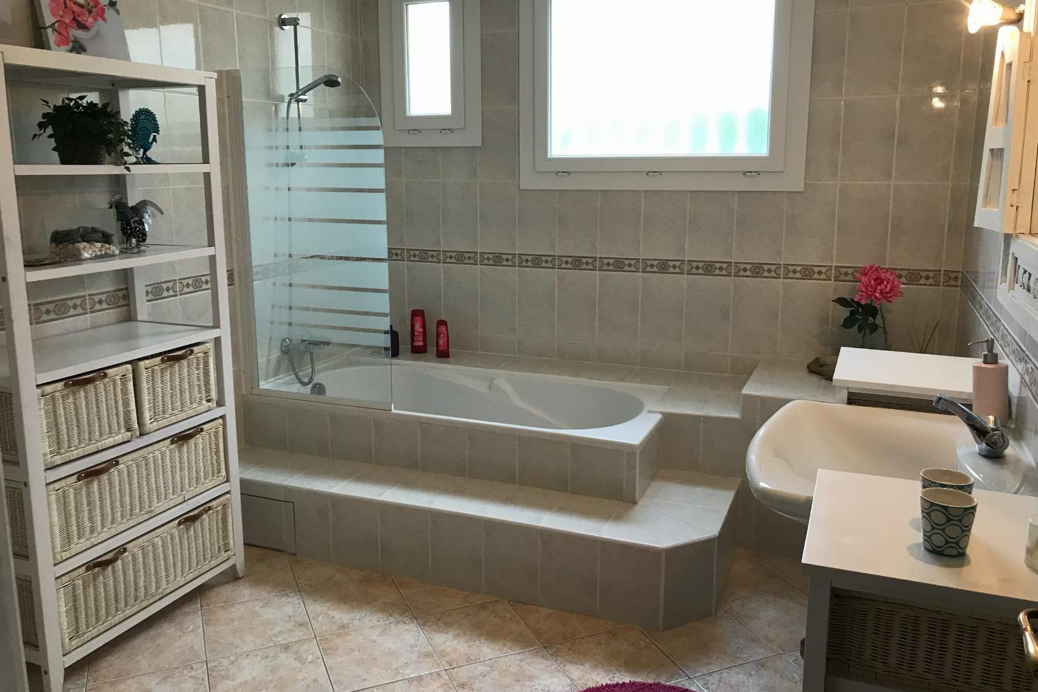 Bathroom | Holiday home in South of France