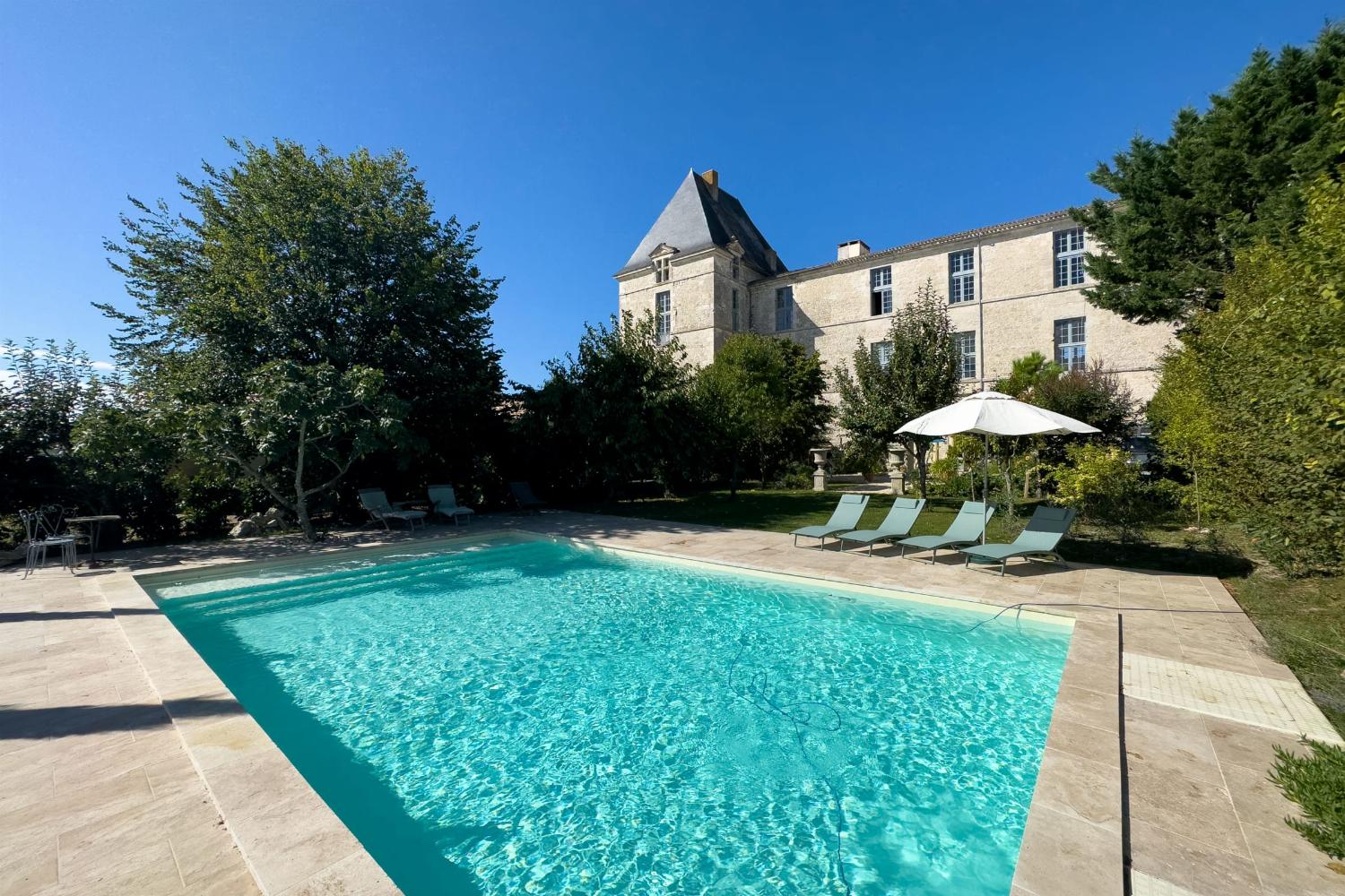 Holiday château in Nouvelle-Aquitaine with private pool