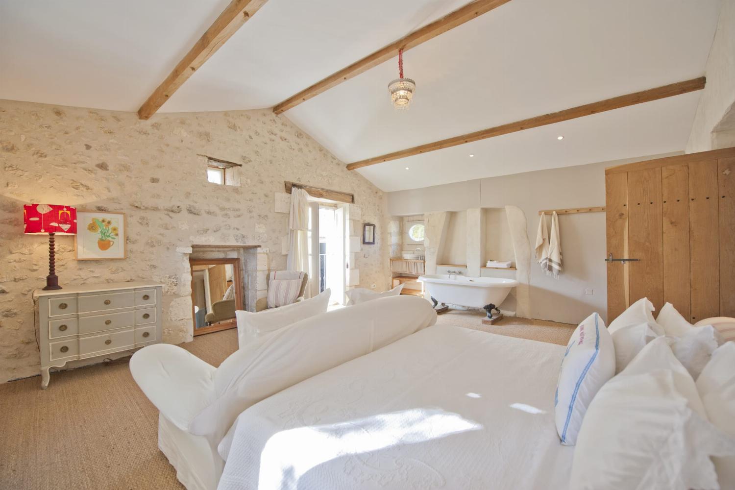 Bedroom | Holiday home in Nouvelle-Aquitaine