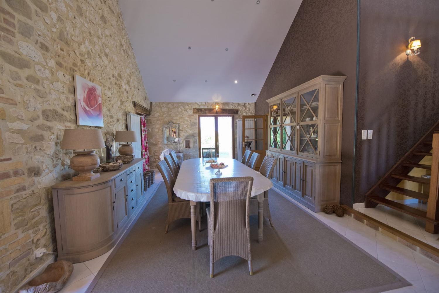Dining room | Holiday home in Lot-et-Garonne