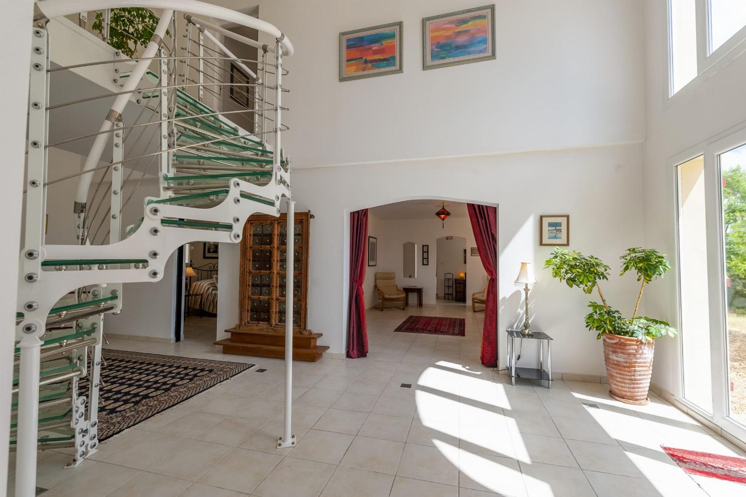 Entrance hallway | Holiday villa in South of France