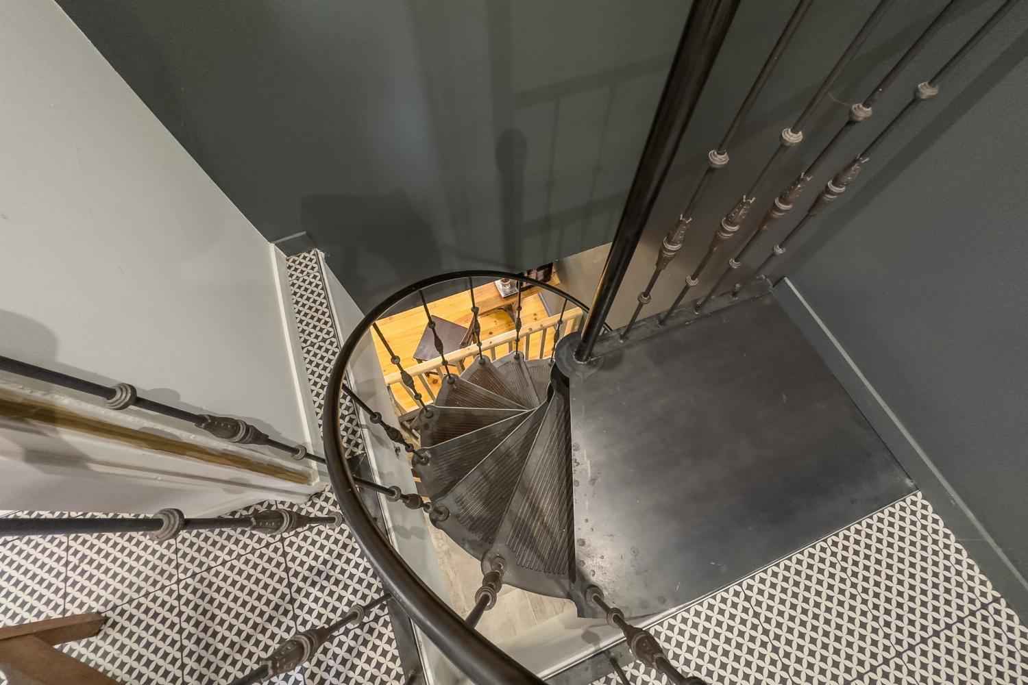 Spiral staircase | Holiday home in Tarn-en-Garonne