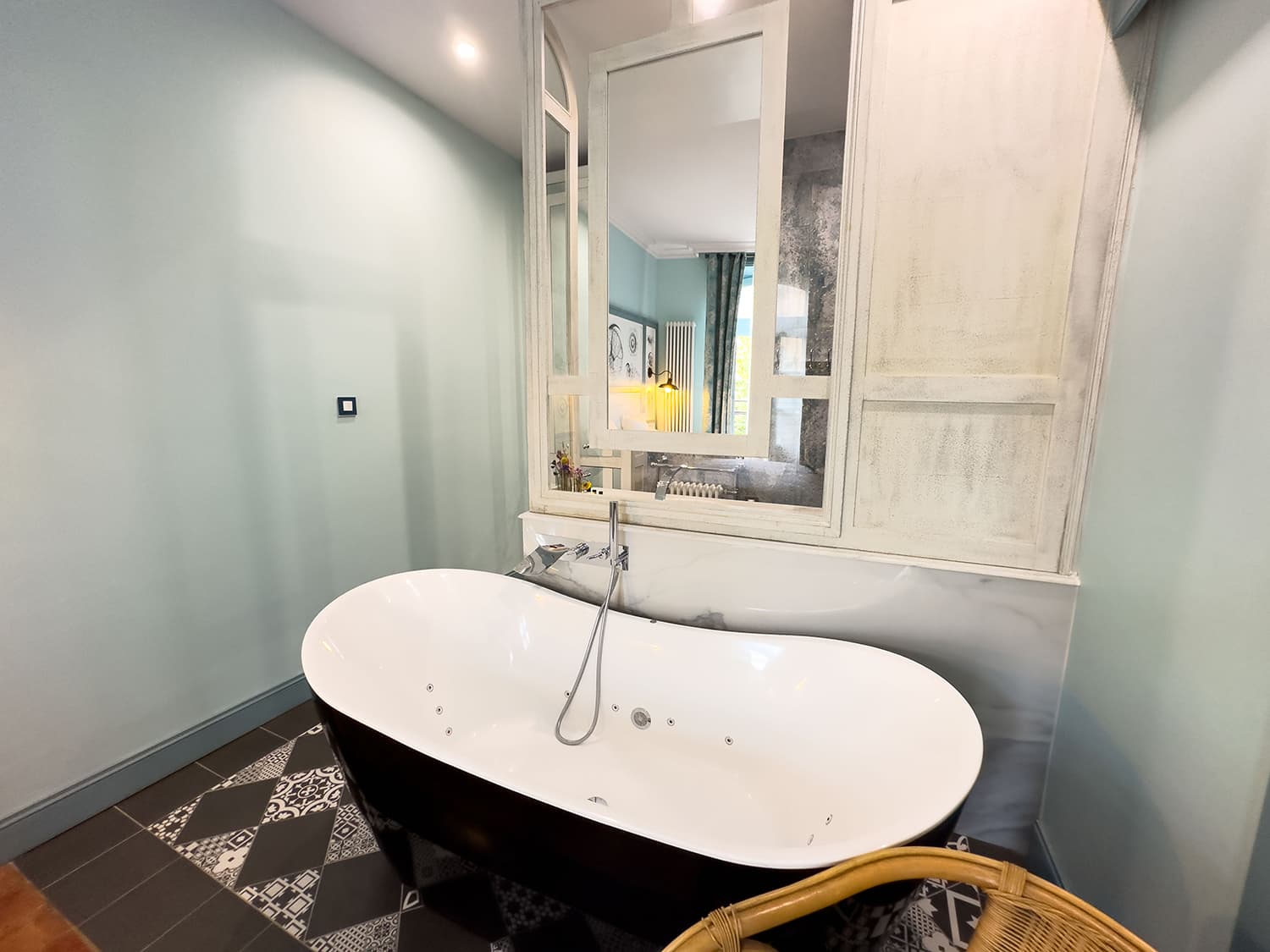 Bath in bedroom | Rental apartment, Pézenas, Occitanie