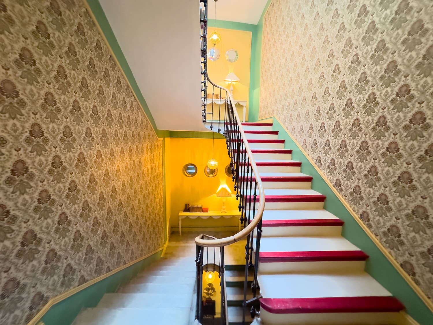 Staircase | Rental apartment, Pézenas, Occitanie