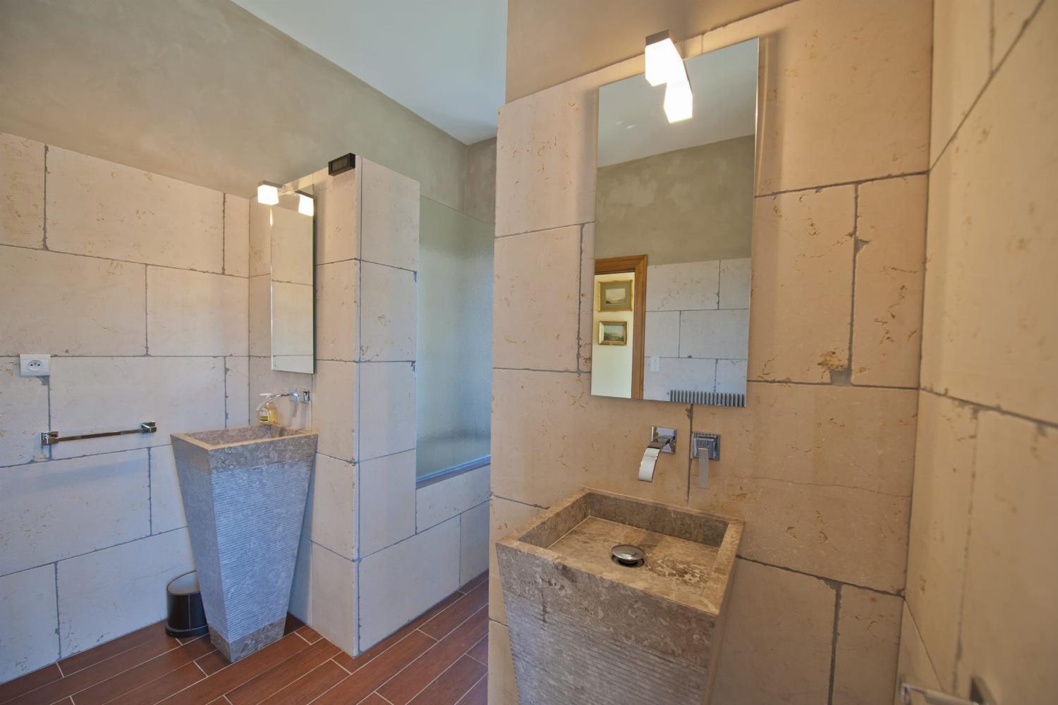 Bathroom | Holiday accommodation in South of France