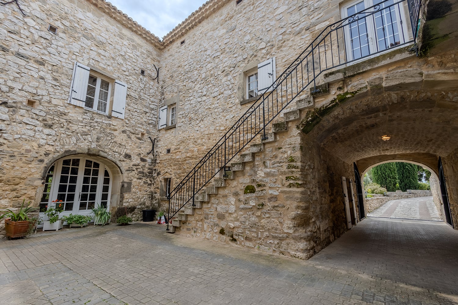 Courtyard | Holiday home in Blauzac Courtyard | Holiday home in Blauzac