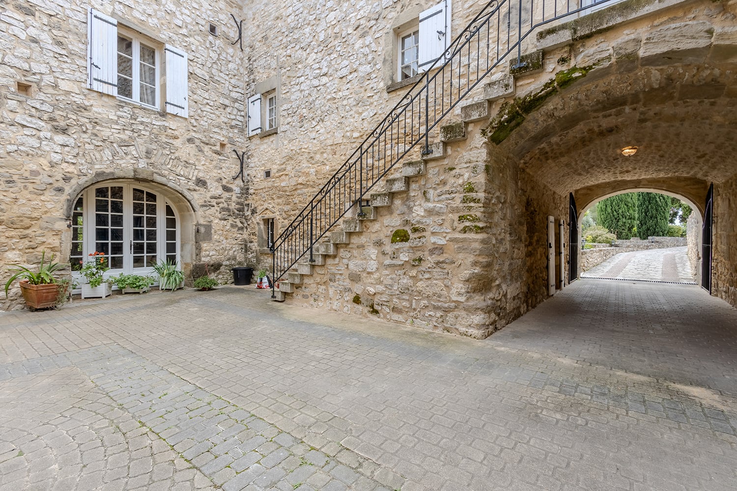 Courtyard | Holiday home in Blauzac Courtyard | Holiday home in Blauzac