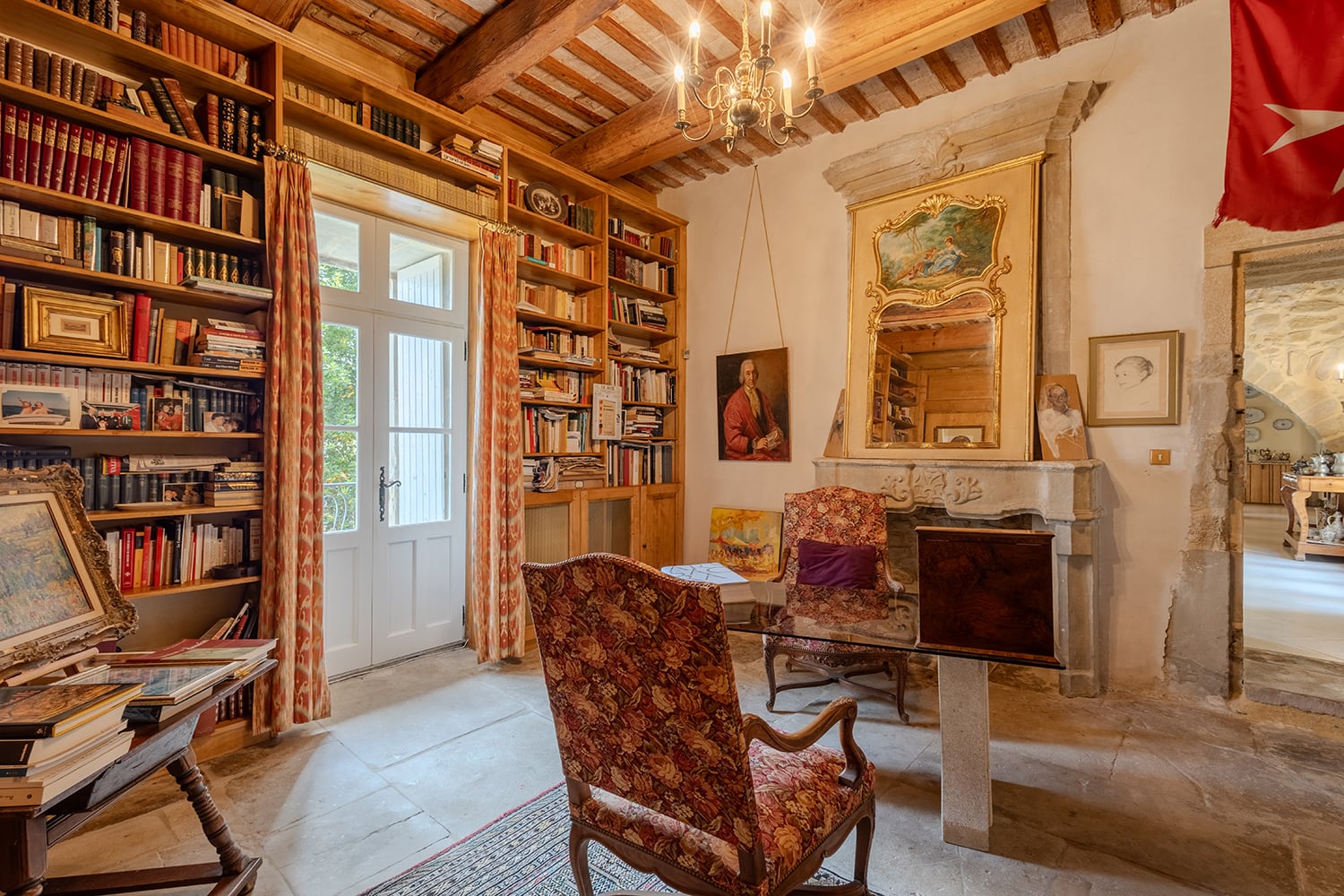 Library | Holiday home in Blauzac Library | Holiday home in Blauzac