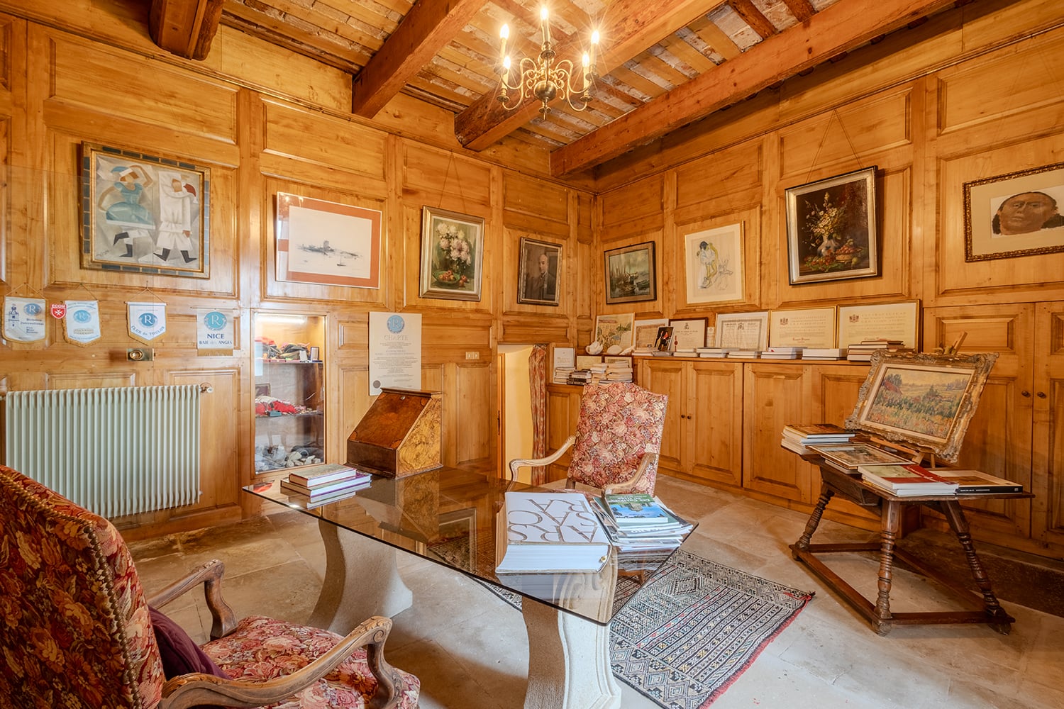 Library | Holiday home in Blauzac Library | Holiday home in Blauzac