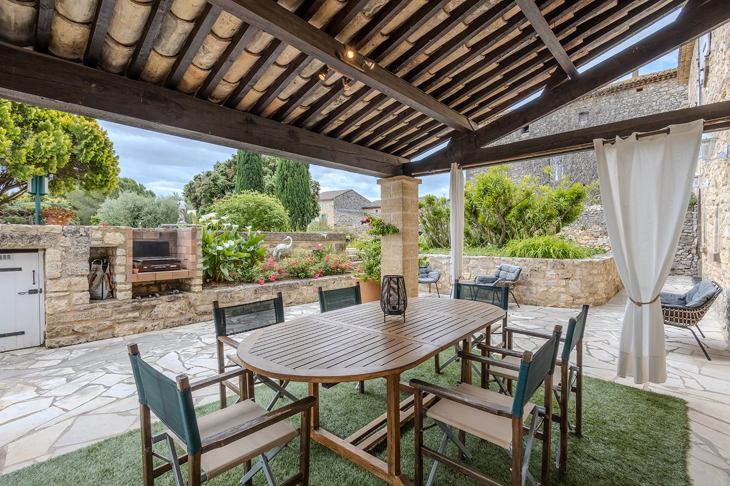 Shaded dining terrace Shaded dining terrace