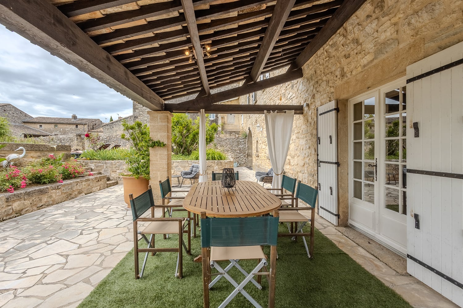 Shaded dining terrace Shaded dining terrace