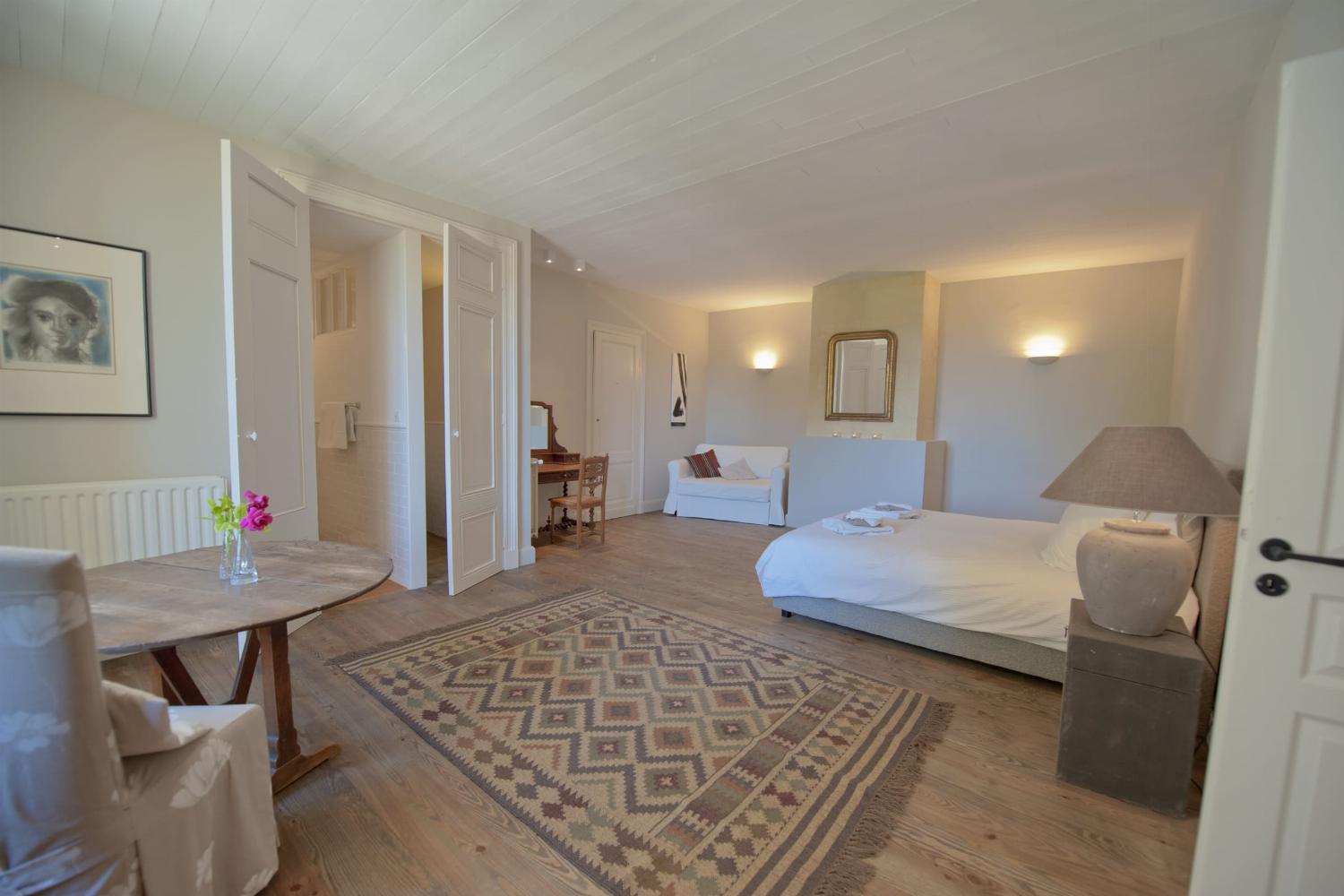 Bedroom | Holiday château in Gironde