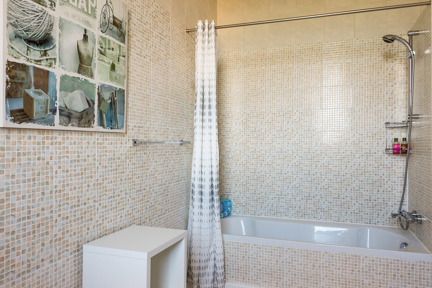 Bathroom | Holiday chateau in Dignac Bathroom | Holiday chateau in Dignac