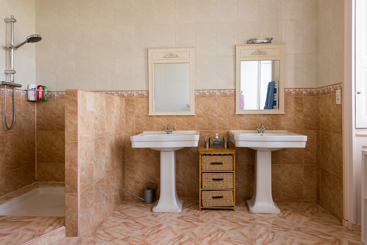 Bathroom | Holiday chateau in Dignac Bathroom | Holiday chateau in Dignac