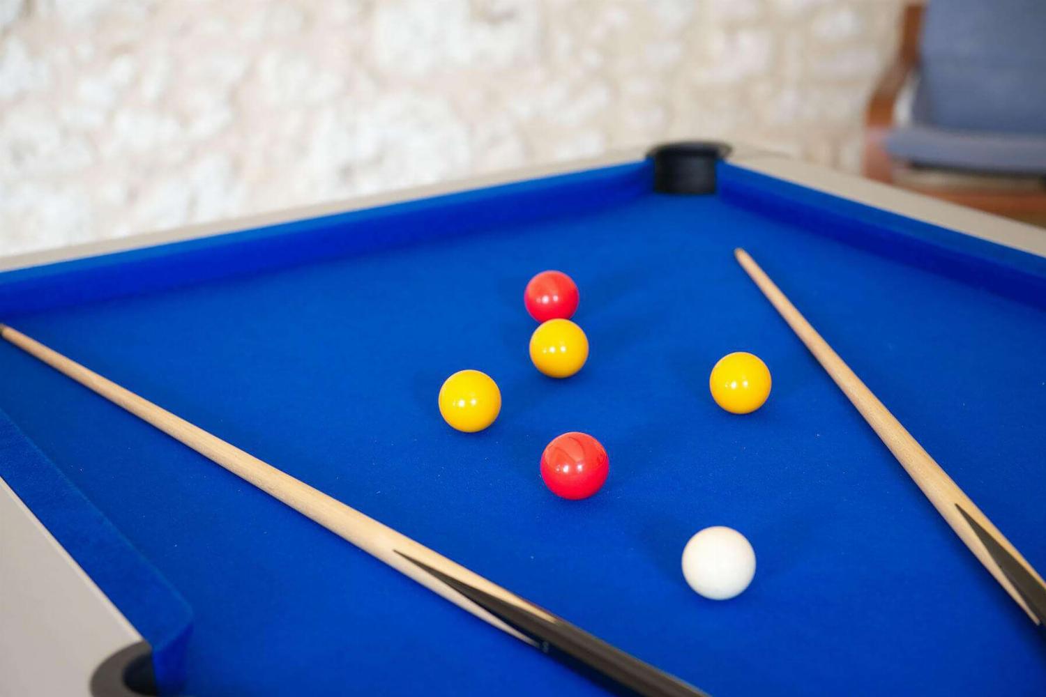 Pool table | Holiday home in the Gers