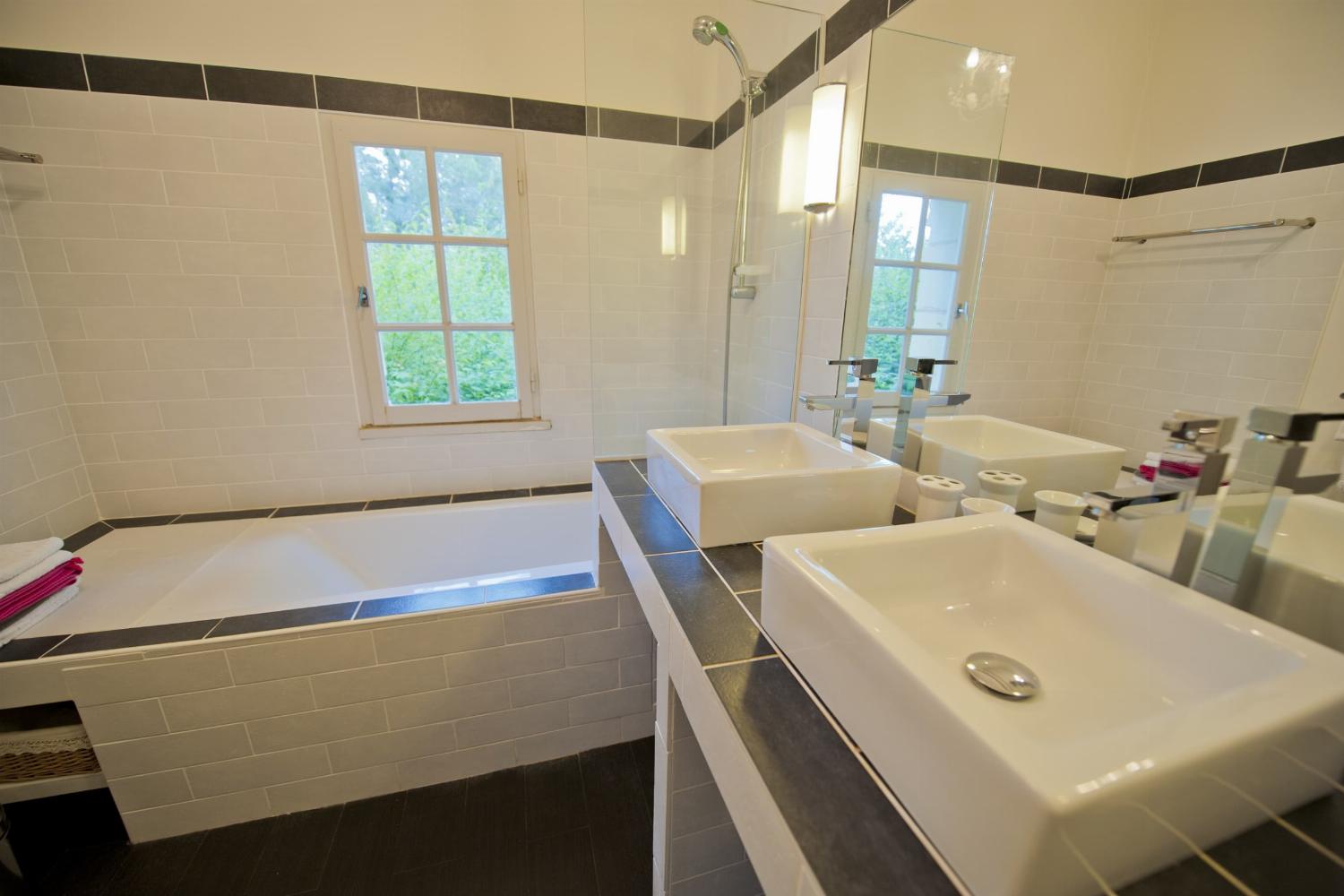 Bathroom | Holiday home in Loire