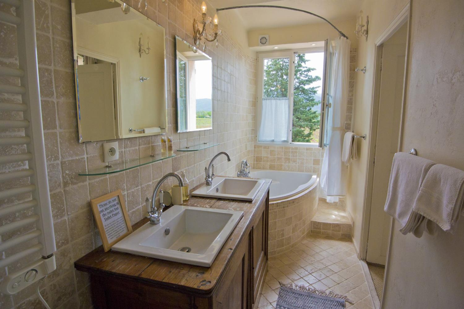 Bathroom | Rental home in Provence