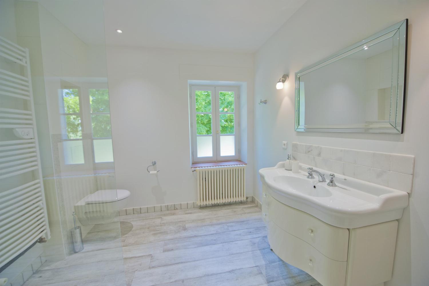 Bathroom | Rental home in Dordogne