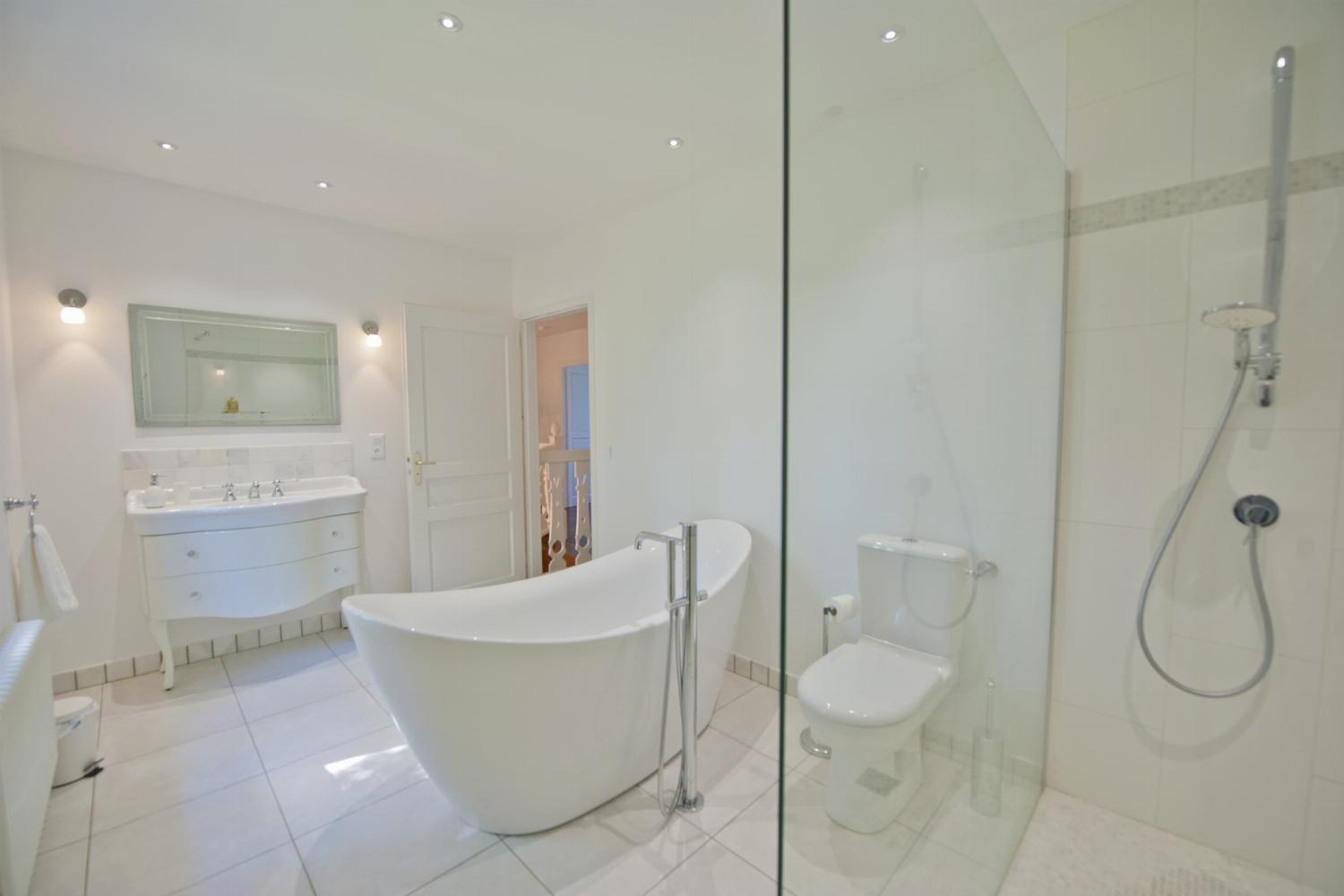 Bathroom | Rental home in Dordogne