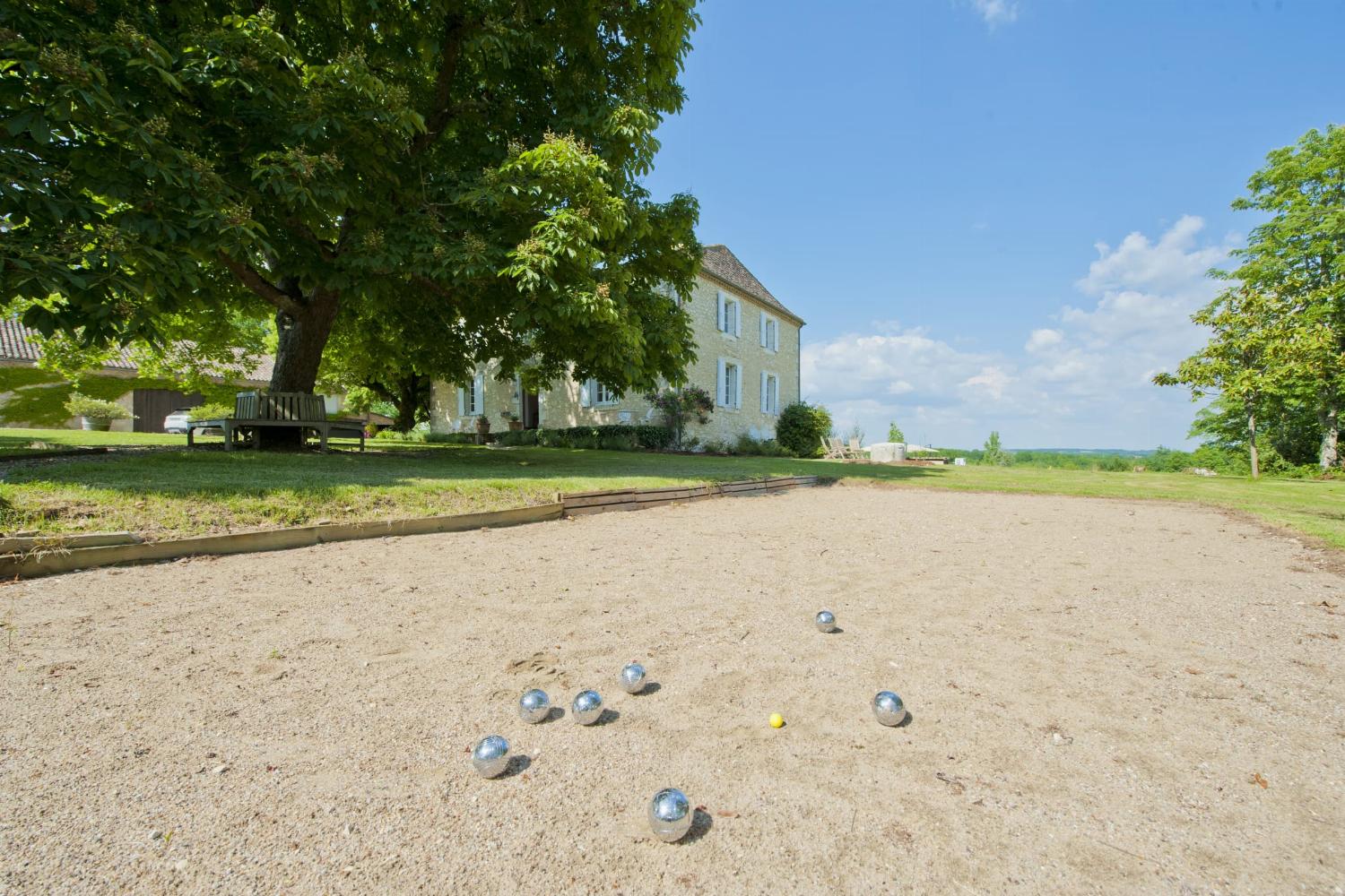 Boules court