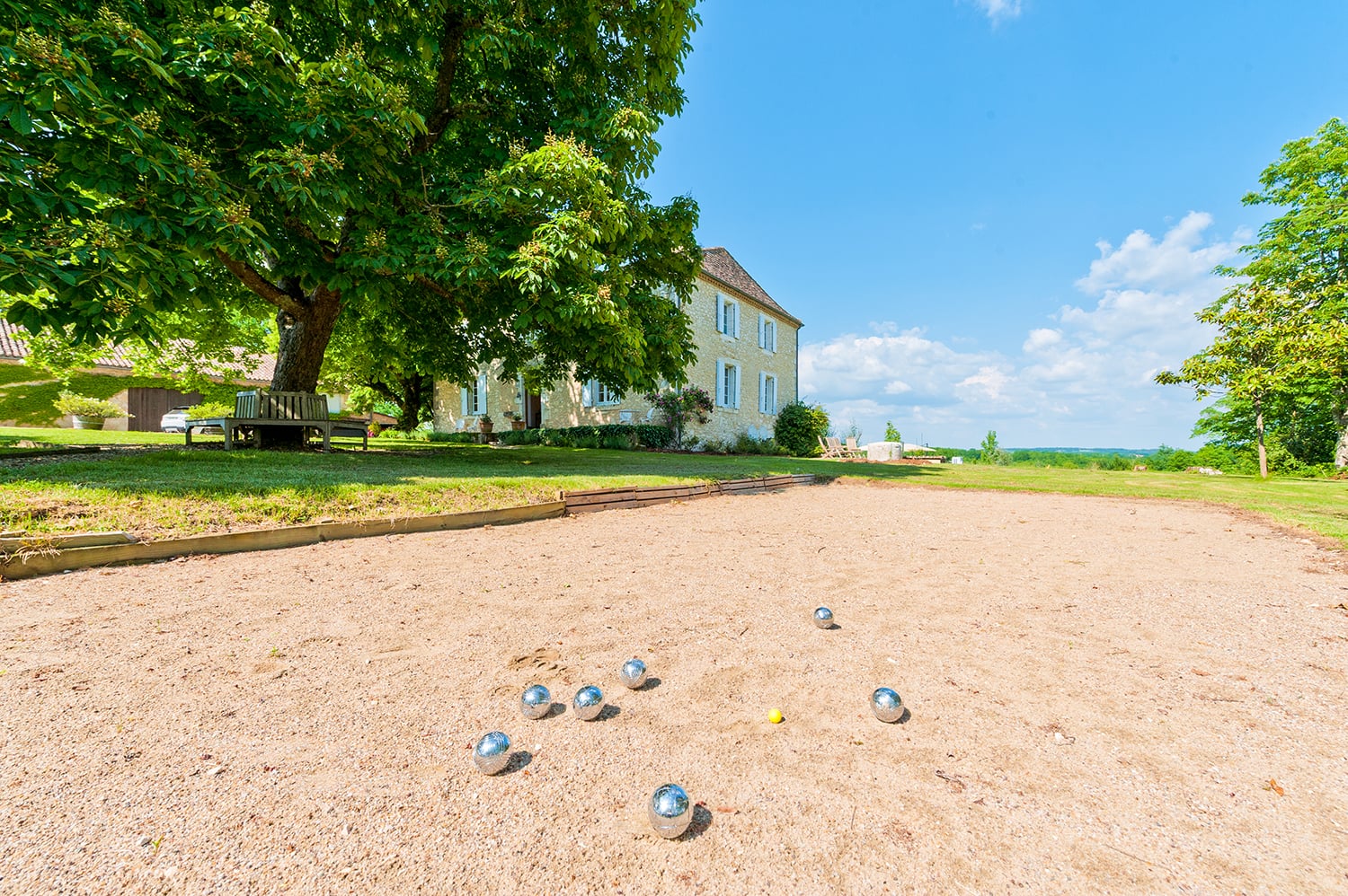 Boules court