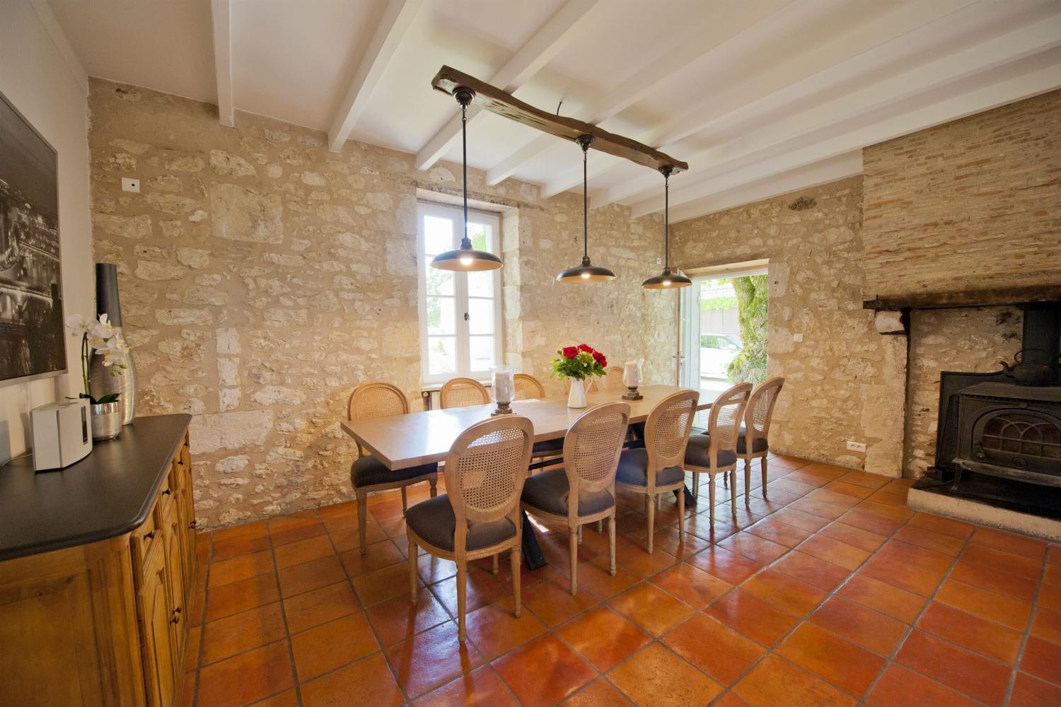 Dining room | Rental home in Dordogne