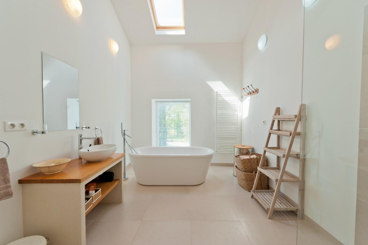 Bathroom | Rental home in the Tarn