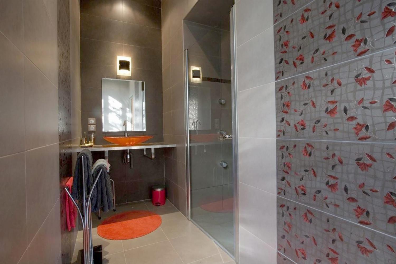 Bathroom | Holiday château in Bourgogne Franche-Comté