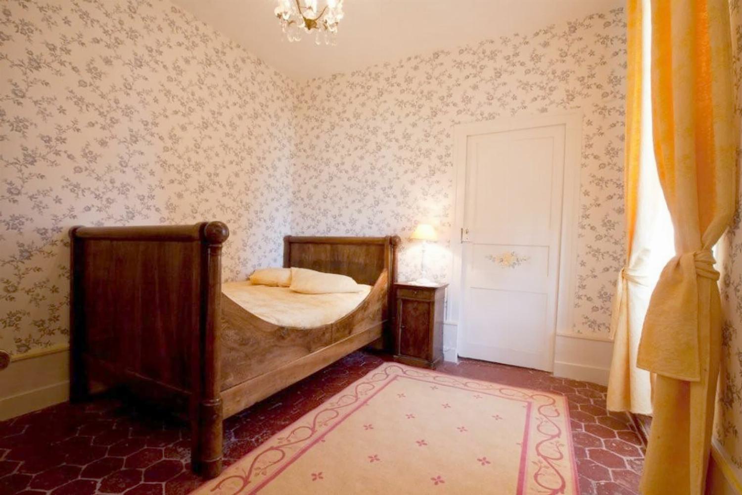Bedroom | Holiday château in Bourgogne Franche-Comté