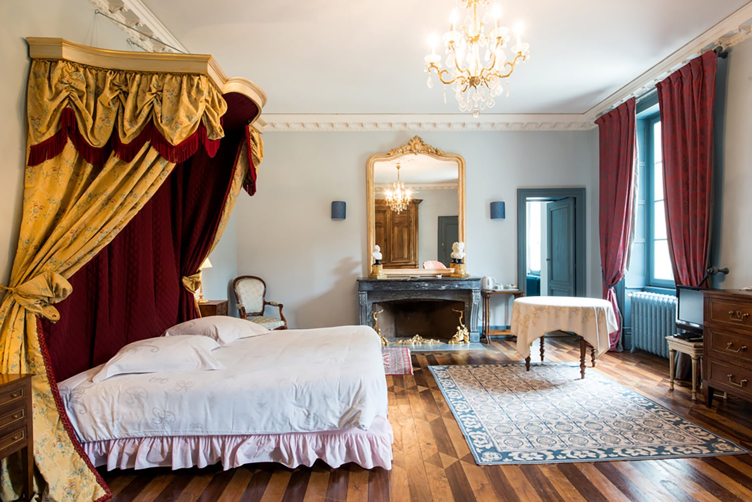 Bedroom | Holiday château in Tailly Bedroom | Holiday château in Tailly
