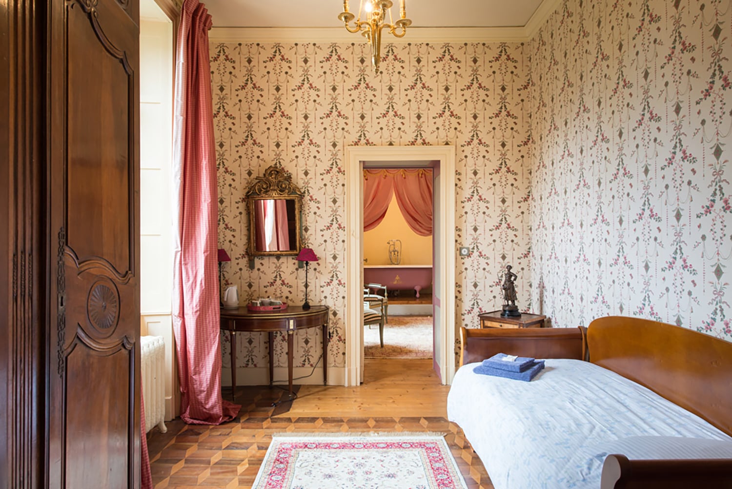 Bedroom | Holiday château in Tailly Bedroom | Holiday château in Tailly