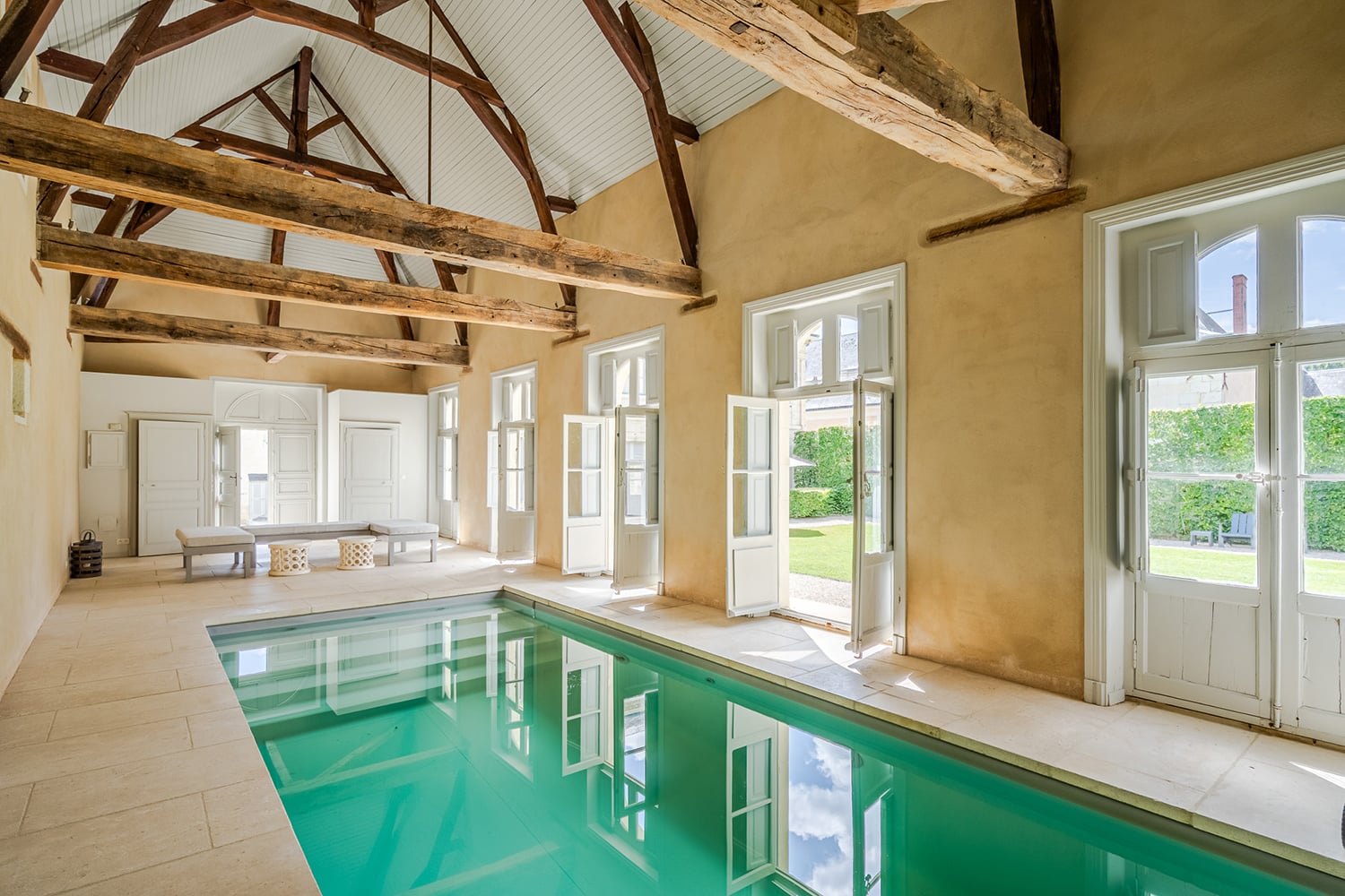 Piscine intérieure chauffée privée