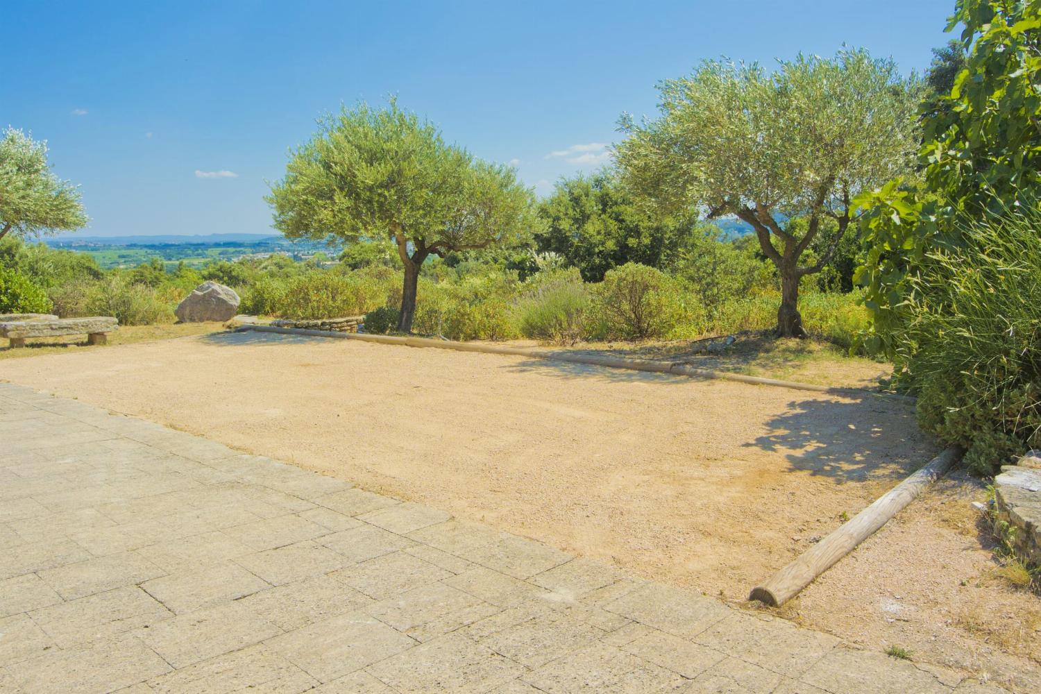 Boules court