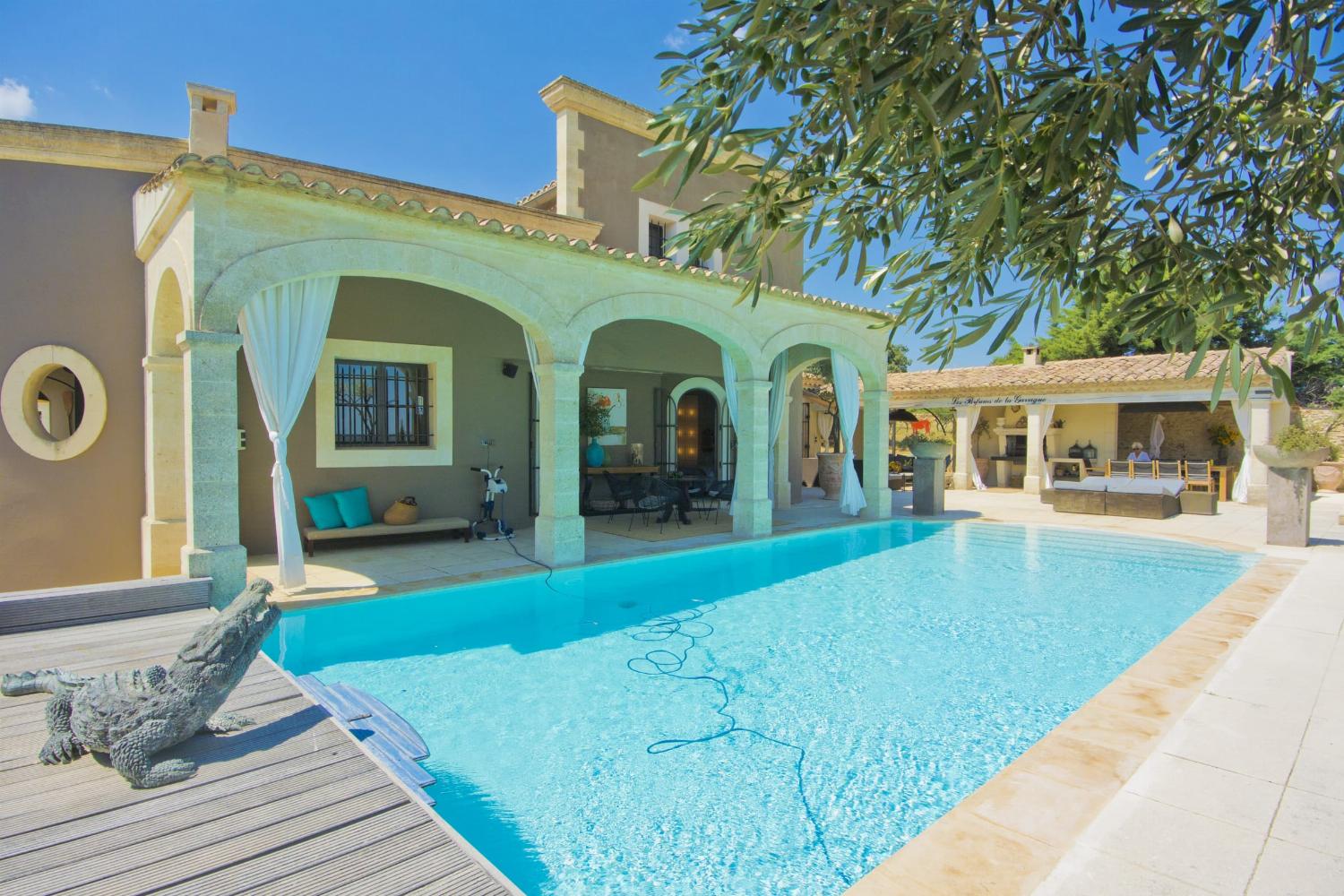 Holiday villa near Pont du Gard with private pool