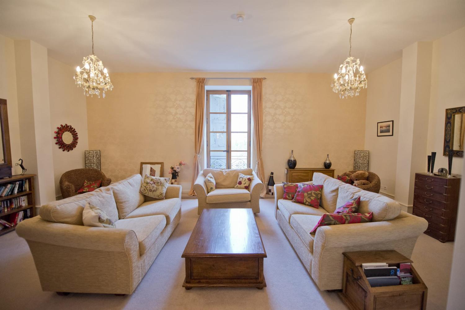 Living room | Rental château in Loire