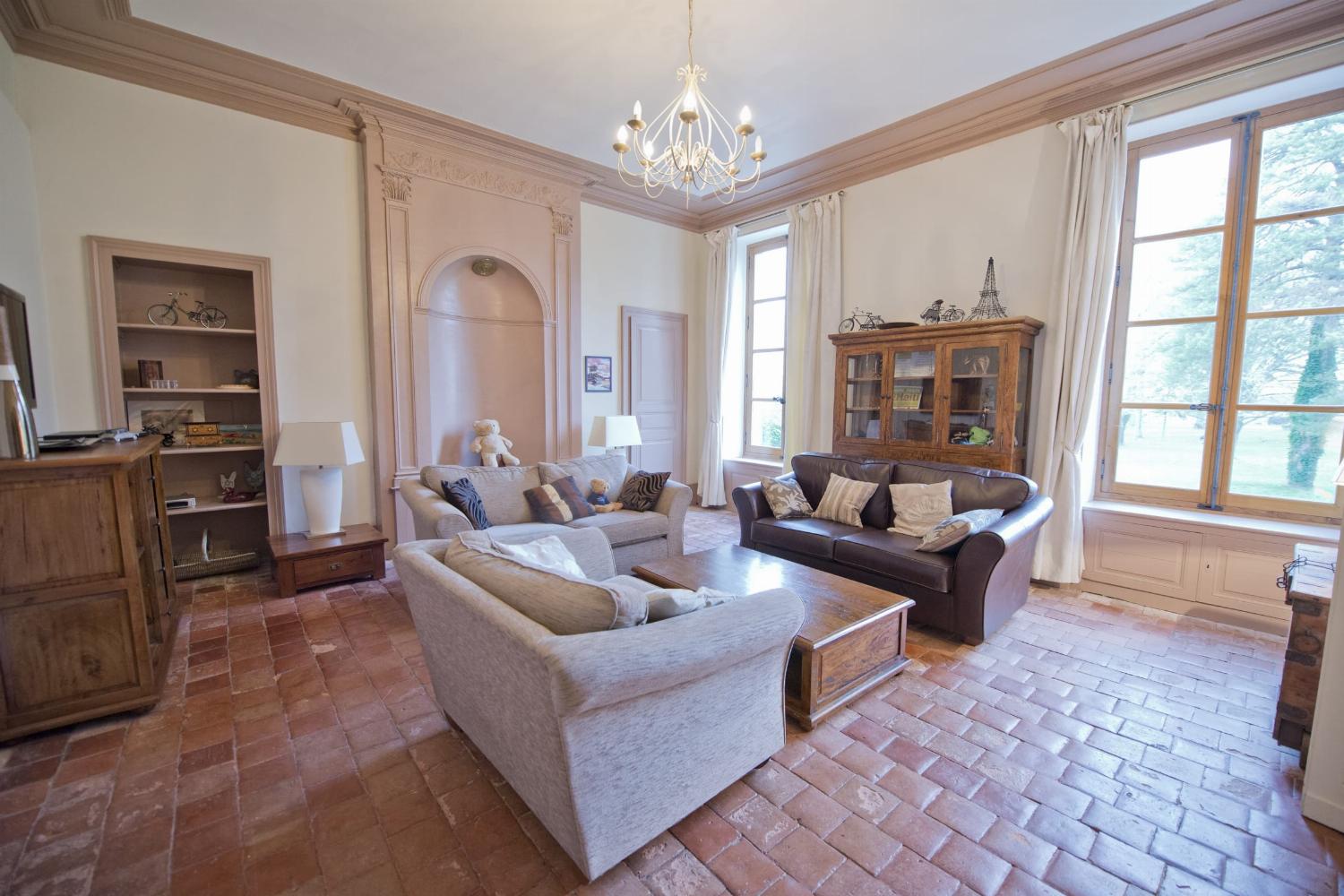 Living room | Rental château in Loire