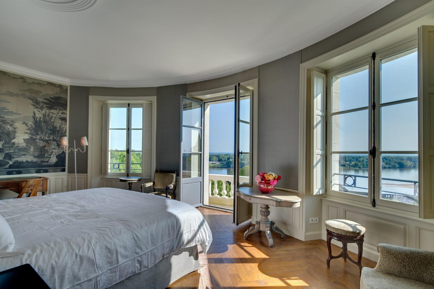 Bedroom | Holiday château in Centre-Val de Loire