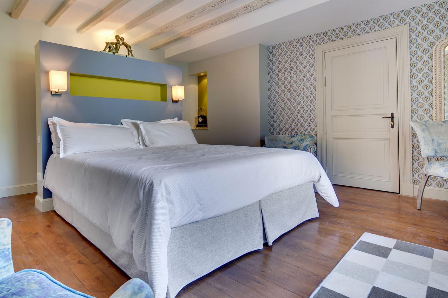 Bedroom | Holiday château in Centre-Val de Loire