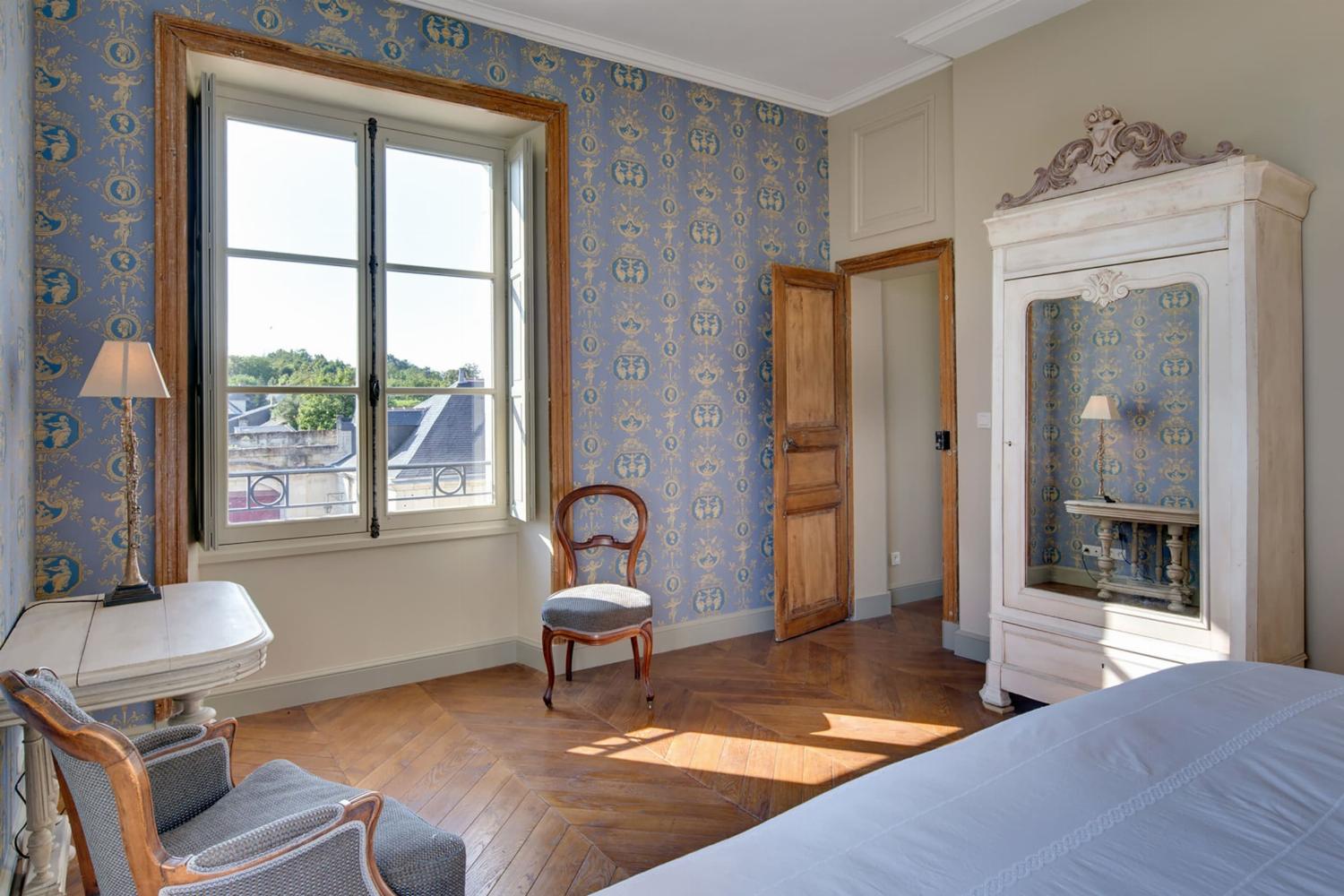 Bedroom | Holiday château in Centre-Val de Loire