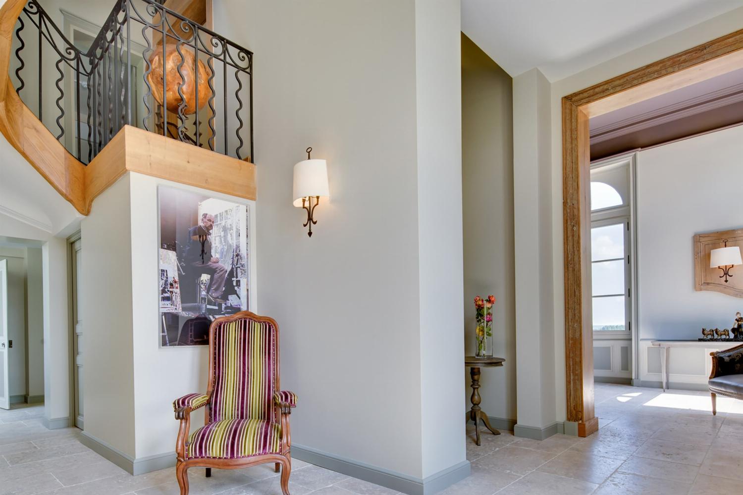 Hallway | Holiday château in Centre-Val de Loire