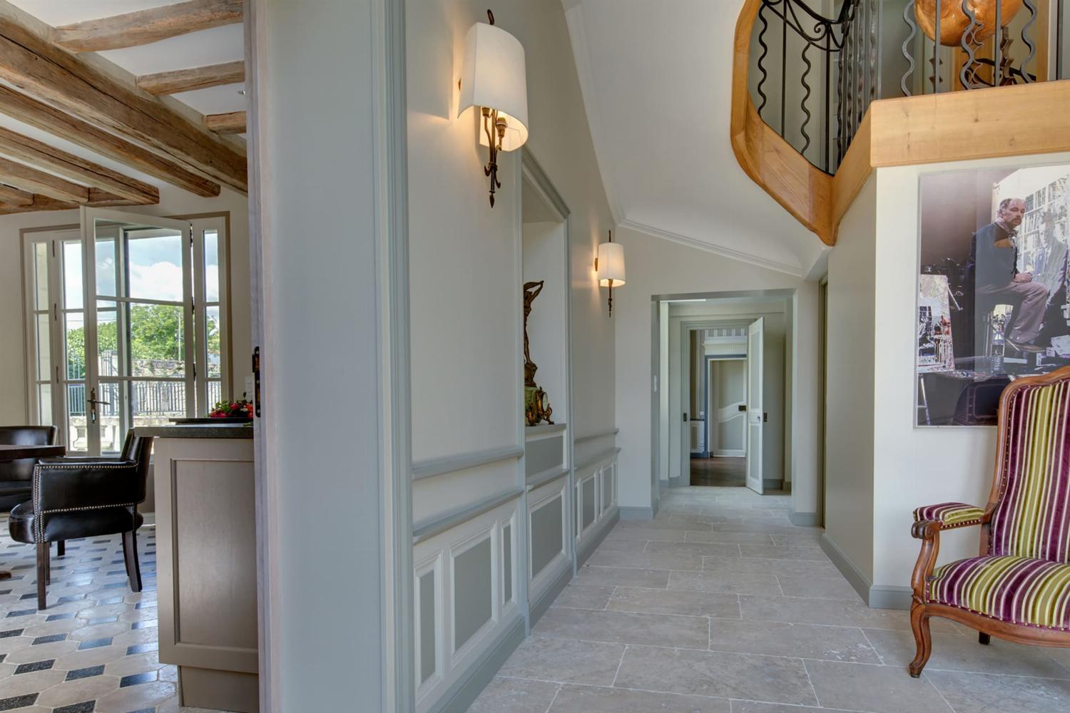 Hallway | Holiday château in Centre-Val de Loire