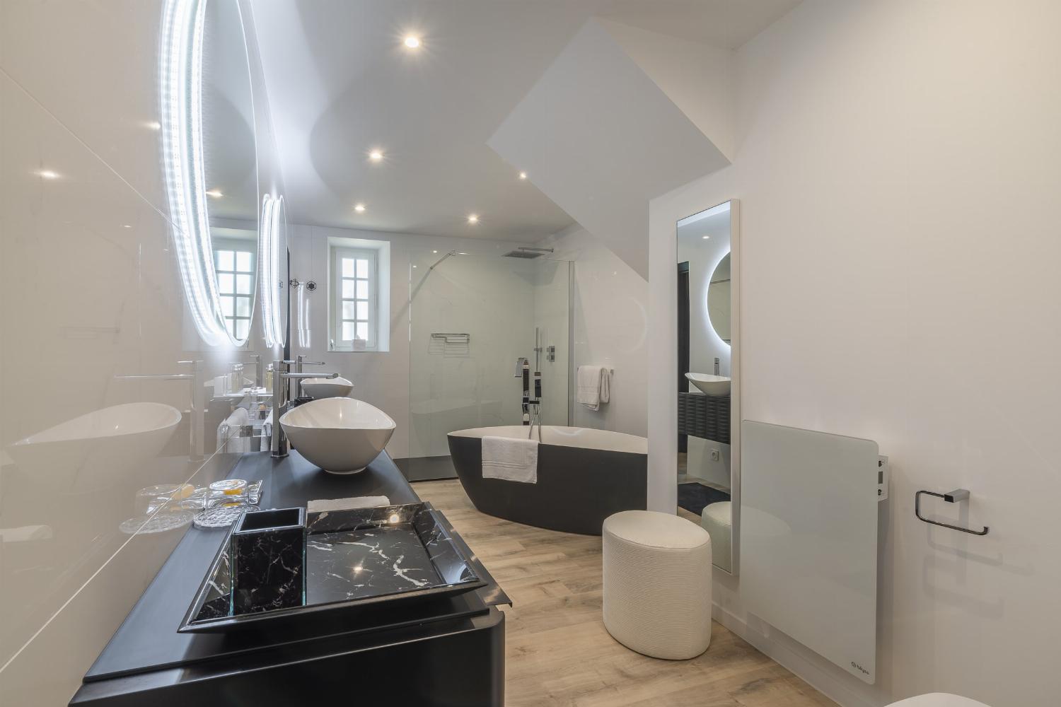 Ground floor bathroom | Holiday château in Loire Valley
