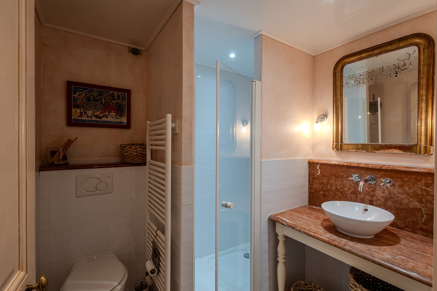 Bathroom | Self catering apartment in Pays de la Loire Bathroom | Self catering apartment in Pays de la Loire