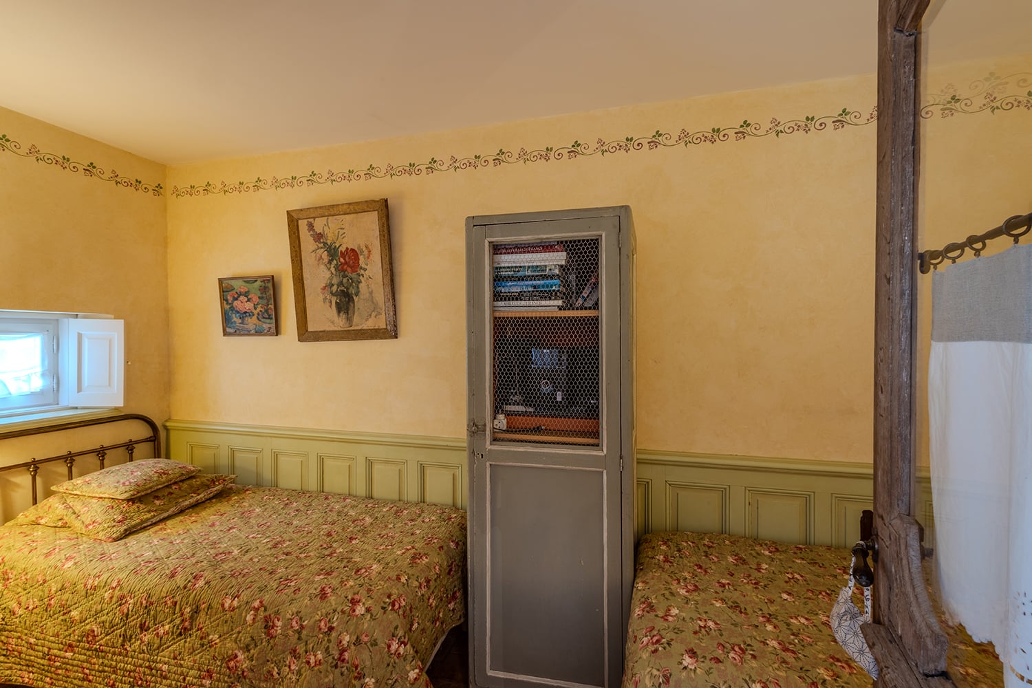 Bedroom | Self catering apartment in Pays de la Loire Bedroom | Self catering apartment in Pays de la Loire