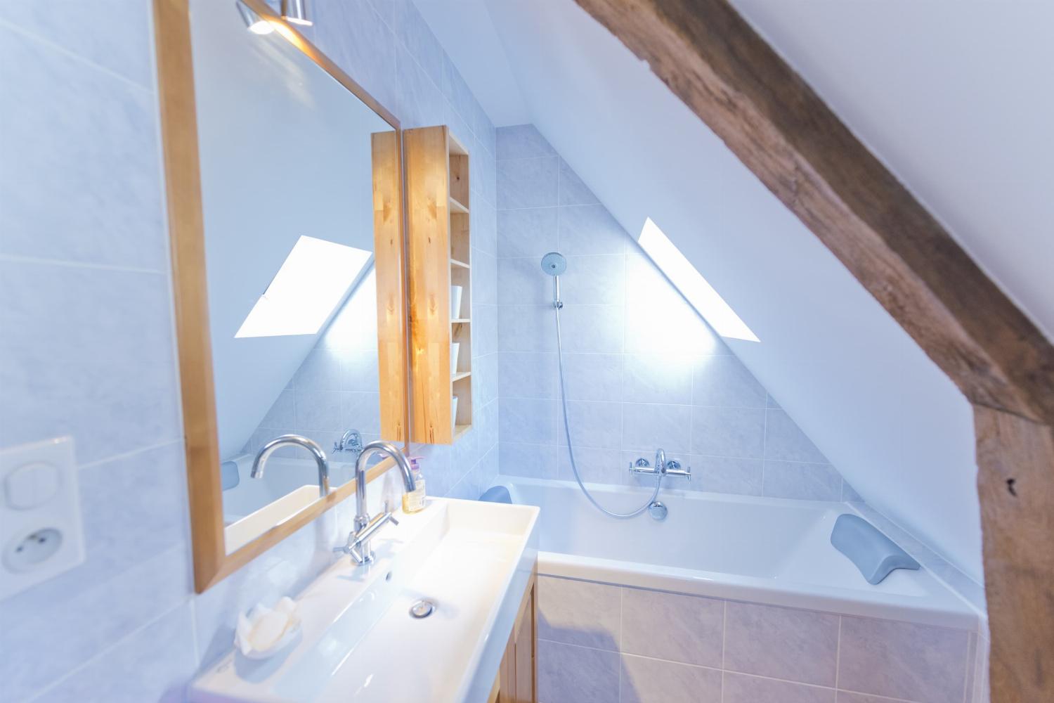 Bathroom | Rental home in Loire
