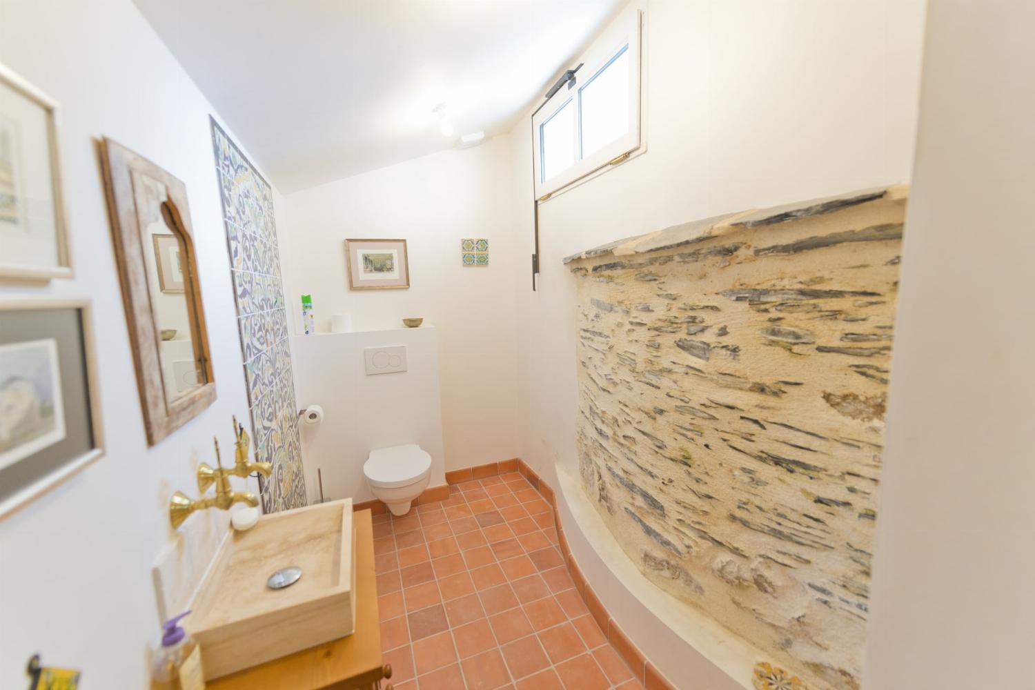 Bathroom | Rental home in Loire