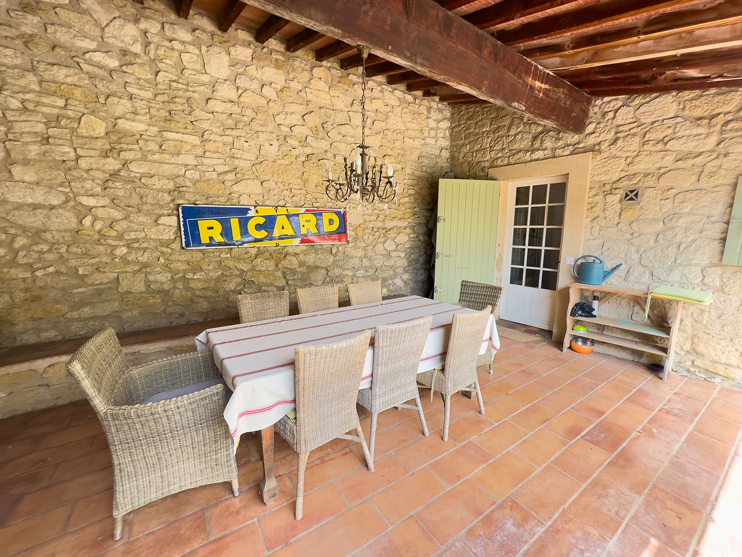 Shaded dining terrace | Holiday accommodation in Puyvert