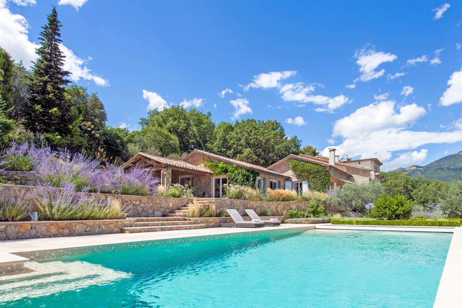 Holiday villa in Provence with private heated pool