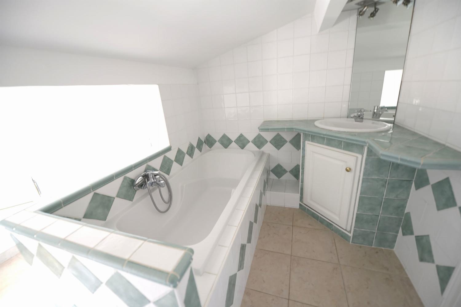 Bathroom | Provence holiday villa